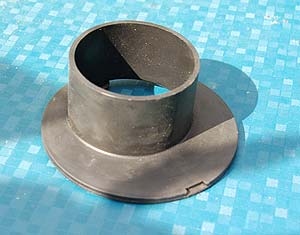 'Top hat' restrictor